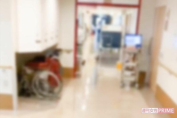 病院の廊下。1週間の入院だったが屋外の空気や太陽が恋しかったそう