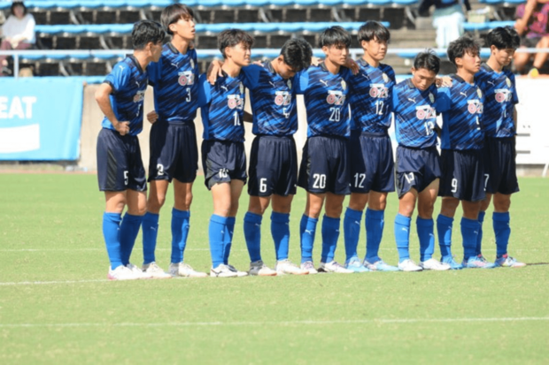 今年のインハイ準優勝の大津高校サッカー部。同校元部員はいじめ問題で裁判中（公式Ｘより）