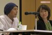イベントや講演会で熱弁をふるう哲也さん。浩美さんはそっと寄り添い、見守った