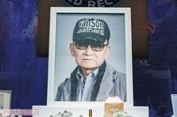 ジャニー喜多川氏が愛用した“象徴アイテム”がネットで爆売れ中、フリマサイトでは定価の倍、売り切れ続出…