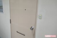認知症の妻を殴り逮捕、“体重38kg” の夫が面倒を見ていた孫娘の存在