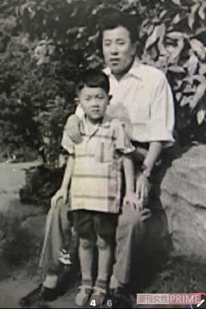 江蔵さんと育ての父・董さん。酒害の問題を抱え、暴力を振るう父とは衝突が絶えなかった