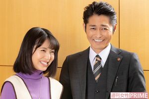 (写真左から)浜辺美波、安田顕 撮影/佐藤靖彦