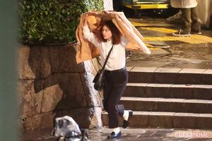 『彼女はキレイだった』千葉市美浜区（幕張）エリアで撮影中の小芝風花