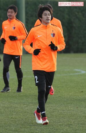 練習中の内田篤人(全身)