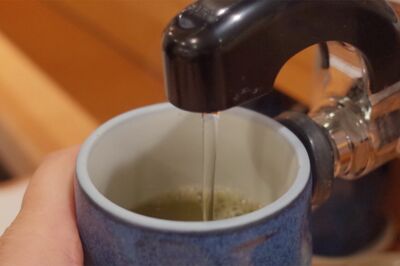 【知って楽しい雑学】回転寿司にはなぜ温かい緑茶が置いてあるの？ 背景に“衛生面・実用性”の意外な理由