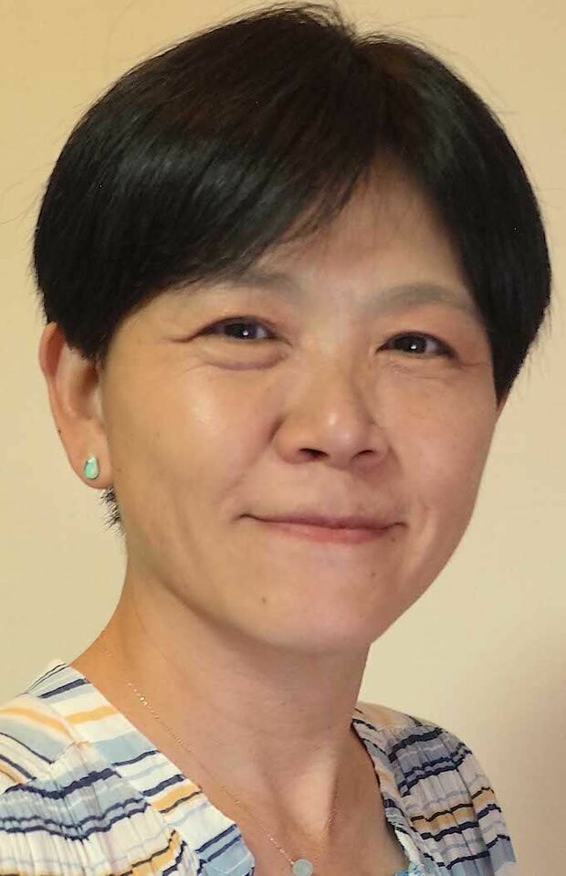 旦木瑞穂さん　ノンフィクションライター・グラフィックデザイナー。愛知県出身。企業でグラフィックデザイナーなどを務め、2015年に独立。オンラインニュースサイトや雑誌に、葬儀・お墓・介護などの終活や、家庭・女性に関する連載を多数持ち、精力的に執筆を行う。『しなくていい介護　「引き算」と「手抜き」で乗り切る』（朝日新書）が好評発売中。