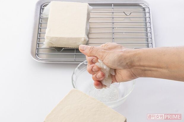 途中、ペーパーを絞って包み直す