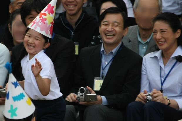 学習院幼稚園年長組（’07年）おゆうぎ　ご両親の前でハツラツ