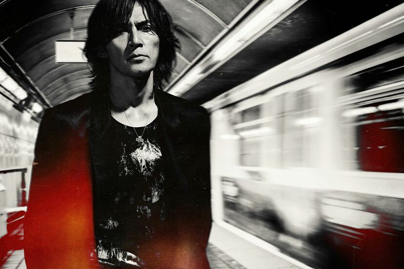 画像・写真】B'z稲葉浩志、渋谷109前での“隠密”自撮りショットにSNS