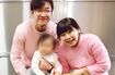 2019年、福原と江宏傑、長女が仲睦まじく正月を過ごす様子(福原のツイッターより※編集部で画像を一部加工)