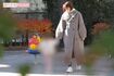 昨年の12月25日、自宅からほど近くにある公園で長女と一緒にすべり台などの遊具で遊ぶ篠田麻里子
