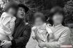 1981年、公園でくつろぐ西田家。当時から家族仲が良いことで有名だった