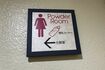 授乳スペースは女性用トイレ内にあったり、「誰でも利用できます」と書いてあってもカーテン1枚で仕切られていることも多く、男女がそろって利用しづらい(写真はイメージです)
