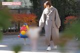 昨年の12月25日、自宅からほど近くにある公園で長女と一緒にすべり台などの遊具で遊ぶ篠田麻里子