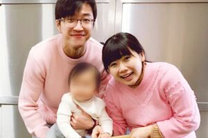 2019年、福原と江宏傑、長女が仲睦まじく正月を過ごす様子（福原のツイッターより※編集部で画像を一部加工）