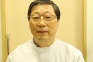 逮捕されたアップル歯科院長の柳時悟容疑者(同院のホームページより)