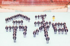 両国国技館では、十両以上の力士69人で「令和」の人文字を作り、新元号を祝った