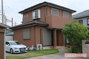 容疑者の自宅。近くに線路が通っていて、電車の走る音がよく聞こえる