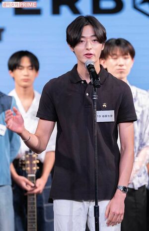 谷原七音。母は元タレントの三宅えみで実父はいしだ壱成だが、両親が離婚。三宅と谷原章介がその後結婚して、育ての父親は谷原に