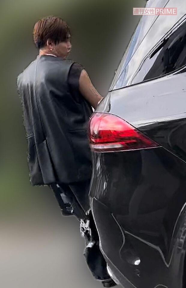 8月上旬、車に荷物を詰め込む『Da-iCE』花村想太