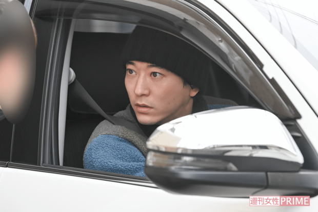 取材に答える浅香航大。「こういった経験ない」と記者に質問する場面も