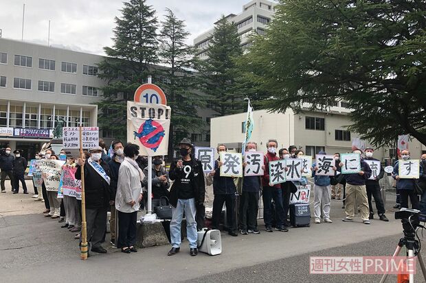 福島原発から出る汚染水の放射性濃度を下げた処理水の海洋放出にも反対の声があがる。事故収束は見通せない