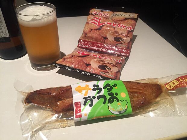 ミレービスケット＜ブラックペッパー味＞と生節は、酒のアテにもなるので優秀！　＃高知　＃午後のミレービスケット　＃朝のミレーもある