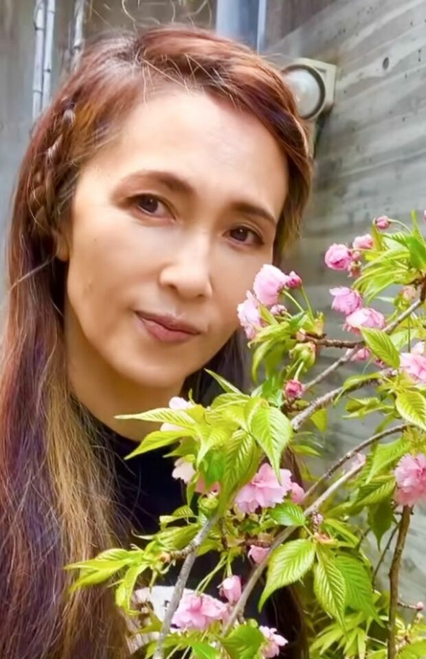 失敗アレンジ、40代からのロングの危険は、アレンジによる顔の露出！「ロングにしていると、つい結んだりアレンジをしがち。とくに工藤さんは面長が目立ってしまいます」（MAYUMI先生）（写真は本人公式インスタグラムより）