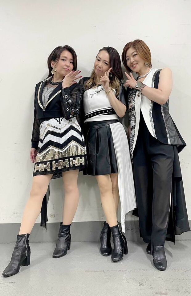 2023年10月、ハロー！プロジェクト25周年コンサートに出演した太陽とシスコムーン