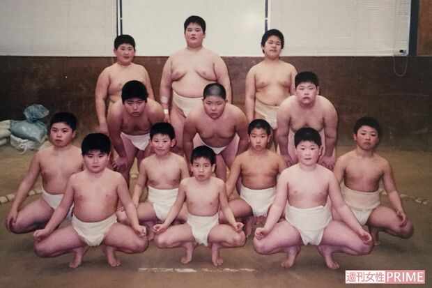 いちばん右にいるのが炎鵬