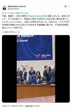 チリのガブリエル・ボリッチ大統領の右側から、奥の左肩に手を添えるように軽く身を寄せ、笑顔を向ける高市早苗首相(ボリッチ大統領のXより)