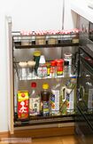 料理酒やみりん、油などはコンロ脇に常温保存でOK 撮影/伊藤和幸