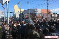 総勢1万人以上のエキストラが、行田市内の道路で撮影された“駅伝”を応援した