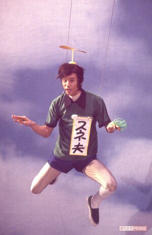 スネ夫に扮した中居正広（'96年『紅白歌合戦』）