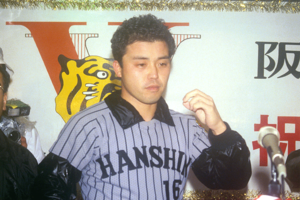 岡田彰布氏。1985年11月、日本シリーズ優勝のビールかけで
