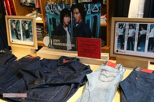 キムタク売れ、再び……？(写真は『リーバイスストア新宿店』の店内）