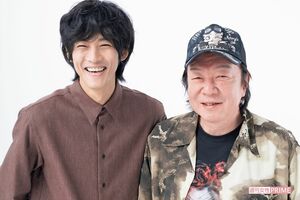 松坂桃李（左）と古田新太（右）撮影／高梨俊浩