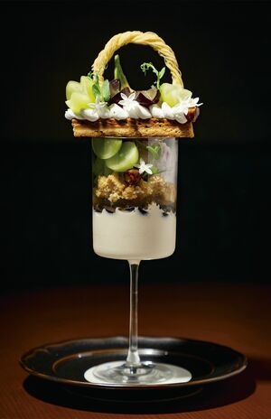 beyondthebox-Towersidecafe-「シャインマスカットと巨峰のパルフェ」（3100円）