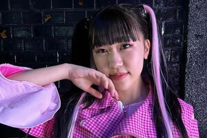 '23年12月、自身のインスタグラムにて『PINKPRETZEL（ピンクプレッツェル）』としてデビューが決定したことを報告した鈴木夢（本人インスタグラムより）