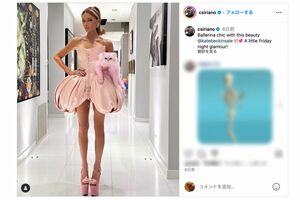 記事で「睾丸のよう」とされたコルセットドレス（ChristianSiriano公式インスタグラムより）