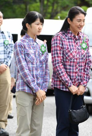 2016年8月　長野県の上高地で、チェック柄のシャツでおそろいの“山ガール