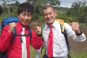 『陸海空こんな時間に地球征服するなんて』大アマゾン2時間30分SP（テレビ朝日系7月2日日曜夜6時30分～）でアマゾン川を旅したU字工事　(c)テレビ朝日