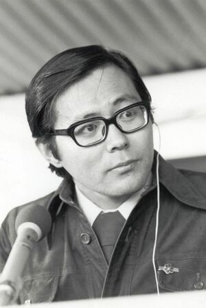 若い頃の小倉智昭。競馬の実況中継が評判を呼んで、大橋巨泉さんからスカウトを受けた