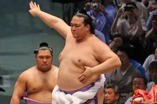 稀勢の里展で「ラオウ」お披露目!父が語る、息子の素顔と感動の取り組みベスト3