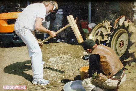 フレンチの三ツ星シェフ、ピエール・ガニェール氏が訪れた際に、餅つきを一緒に行った