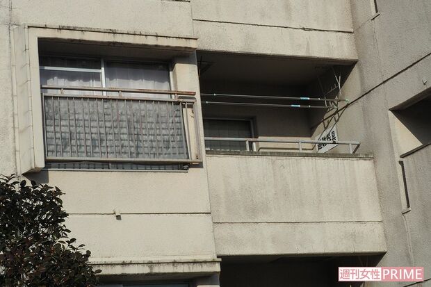 実父宅はカーテンが閉められたまま