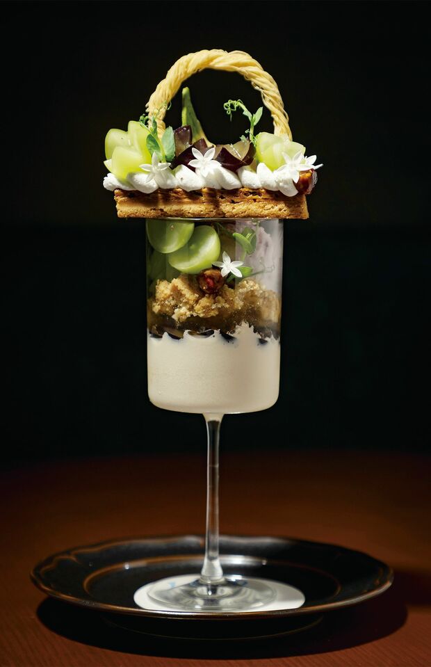 beyond the box -Tower side cafe-「シャインマスカットと巨峰のパルフェ」（3100円）