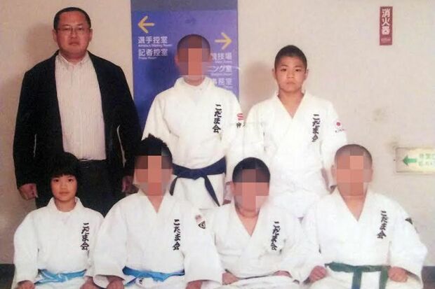 『兵庫少年こだま会』監督を務める高田幸博さん（左上）と当時小学6年生の一二三（右上）・小学3年生の詩（左下）