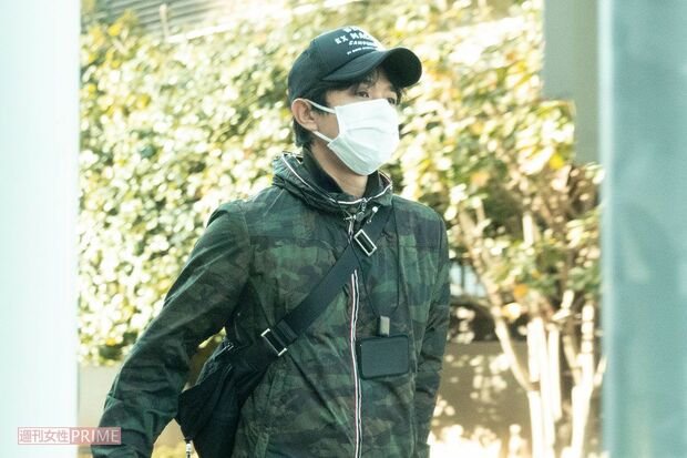 スポーティーな格好で娘の発表会へと急ぐ井ノ原快彦